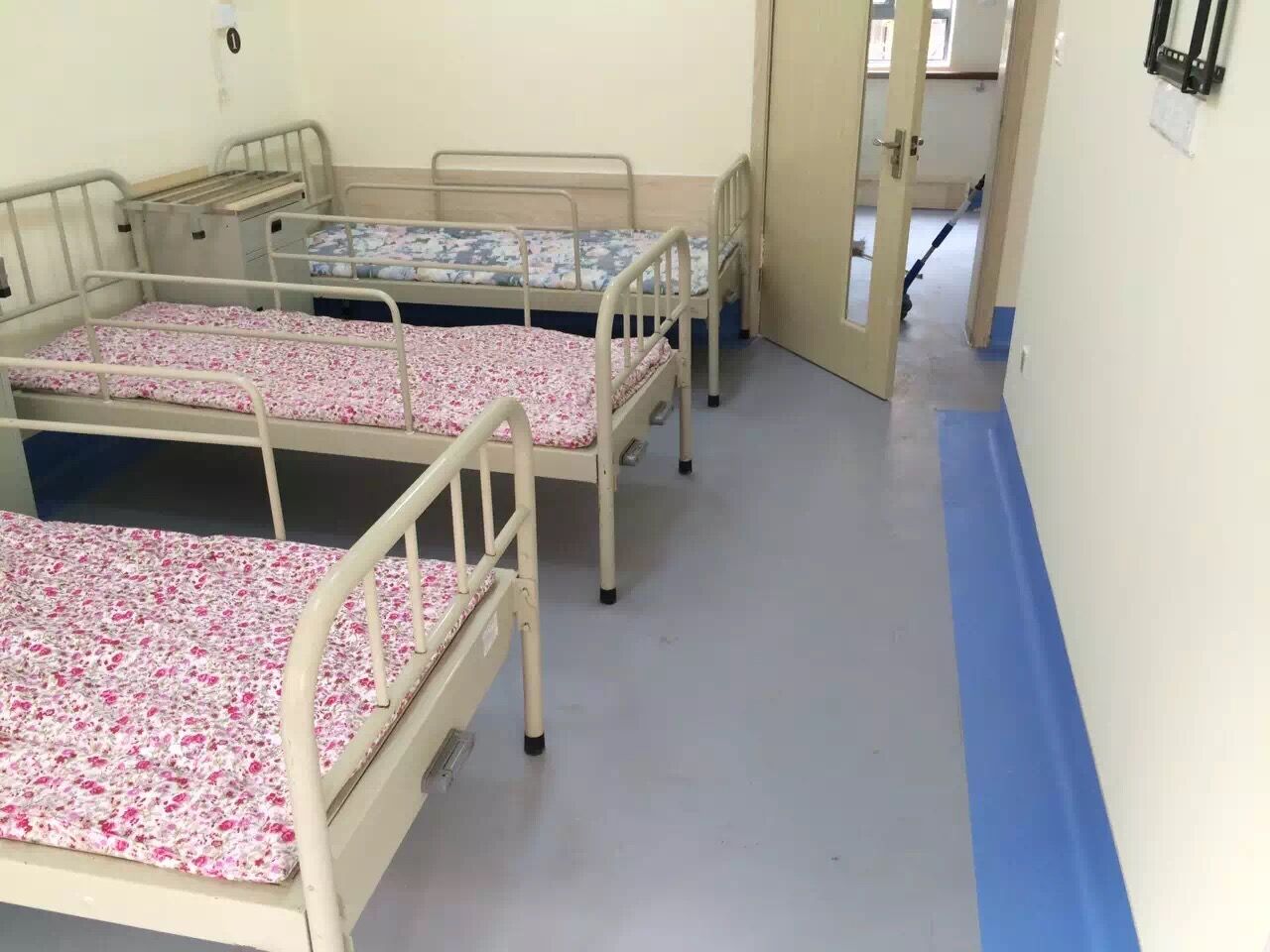 【上?！块l北老人活動(dòng)中心PVC地板